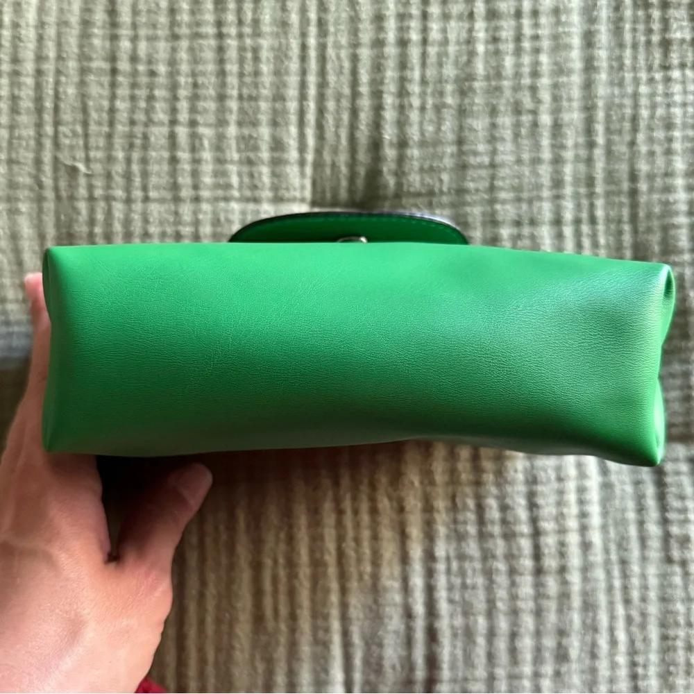 Longchamp LE PLIAGE XTRA XS POUCH in Green 🍀 - Picture 4 of 11